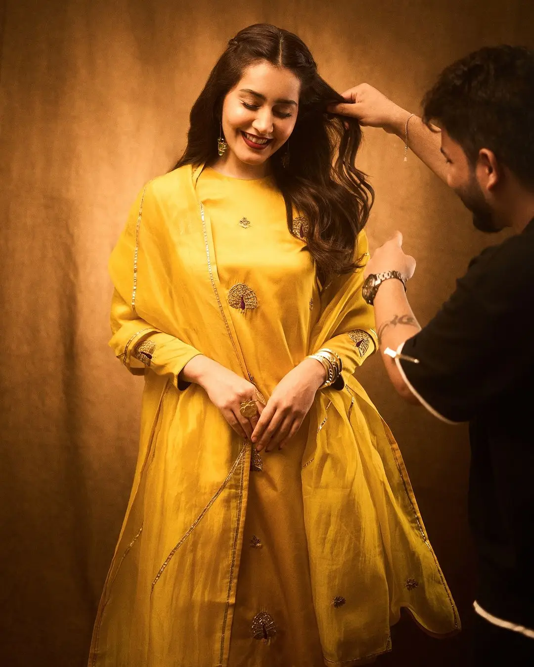 Raashi Khanna in Yellow Gown